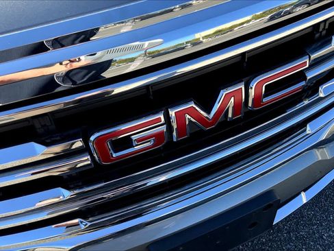 Certified 2023 GMC Acadia SLE w/ Driver Convenience Package image 31