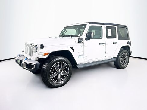 Used 2023 Jeep Wrangler Unlimited Sahara w/ Cold Weather Group AWD/4WD image 3