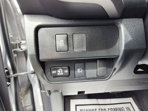 Used 2020 Toyota Tacoma SR5 AWD/4WD image 28