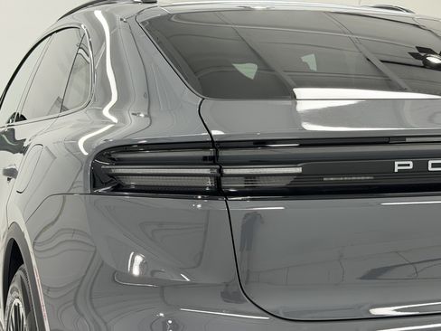 Certified 2025 Porsche Macan 4S Electric AWD/4WD image 18