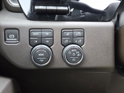 Used 2025 Chevrolet Silverado 1500 LTZ w/ Technology Package image 27