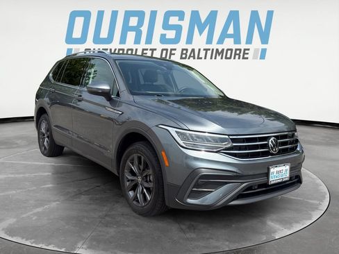 Used 2023 Volkswagen Tiguan SE FWD image 1
