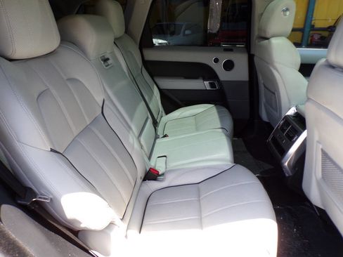Used 2014 Land Rover Range Rover Sport HSE image 15