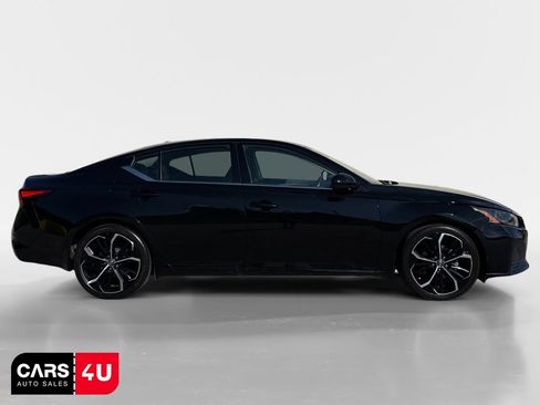 Used 2023 Nissan Altima 2.5 SR FWD image 8