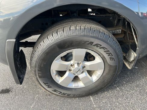 Used 2013 Nissan Frontier SV image 19