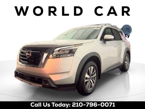 Used 2025 Nissan Pathfinder SL w/ Cargo Package FWD image 4