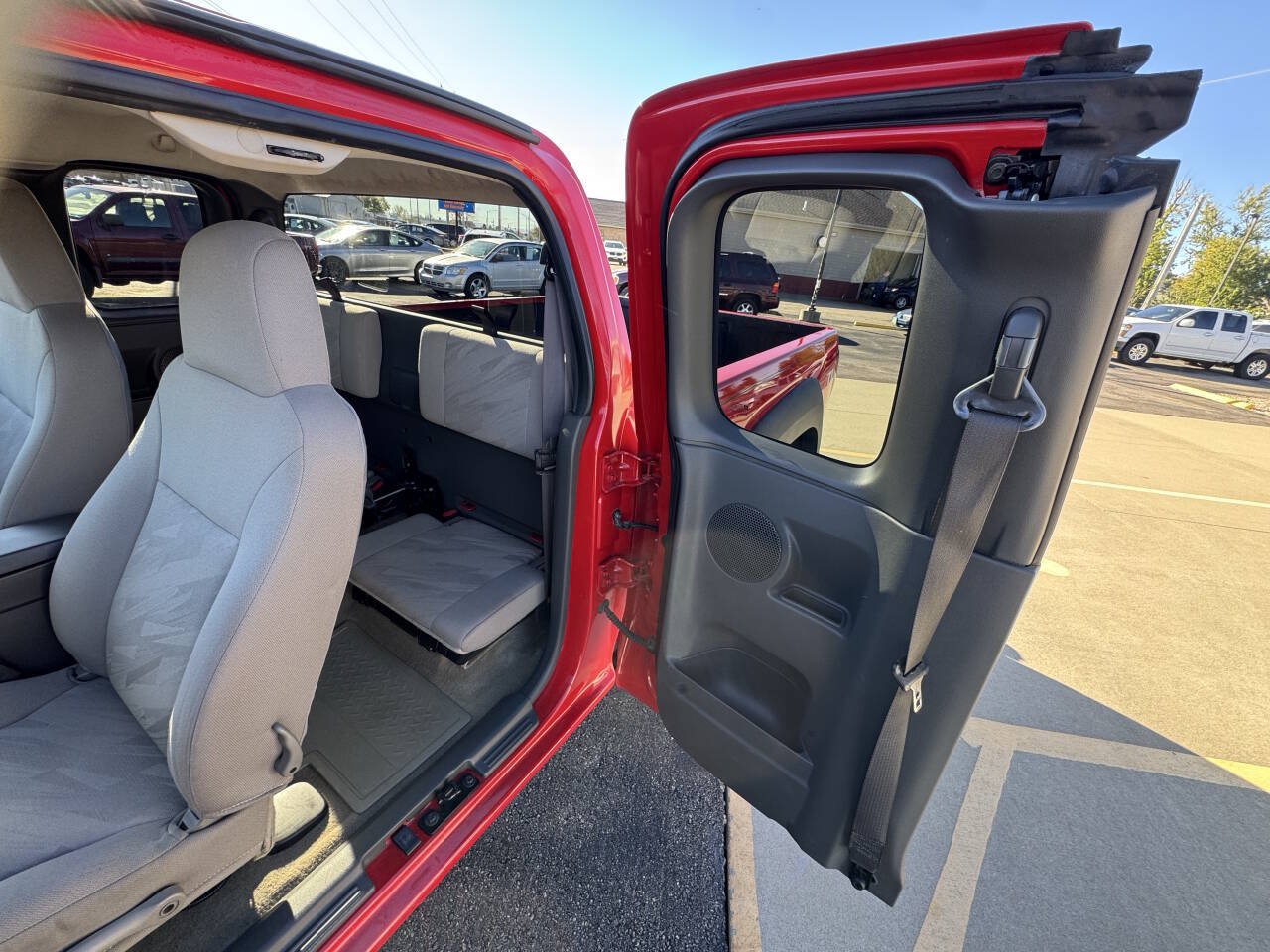 Used 2005 Chevrolet Colorado LS RWD image 25