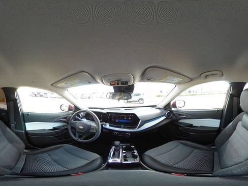 Used 2025 Chevrolet Trax LT FWD image 42