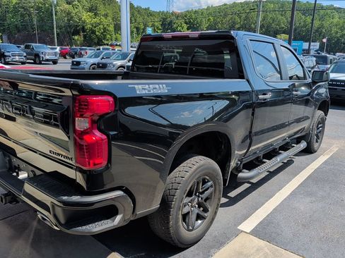 Used 2022 Chevrolet Silverado 1500 Custom Trail Boss w/ Midnight Edition AWD/4WD image 4