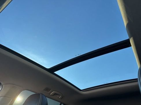 Used 2024 Volkswagen Atlas SE image 19