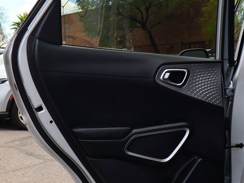Used 2020 Kia Soul LX FWD image 32