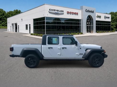 Used 2022 Jeep Gladiator Sport w/ Trailer Tow Package AWD/4WD image 7
