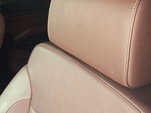 Used 2019 Chevrolet Suburban Premier image 17