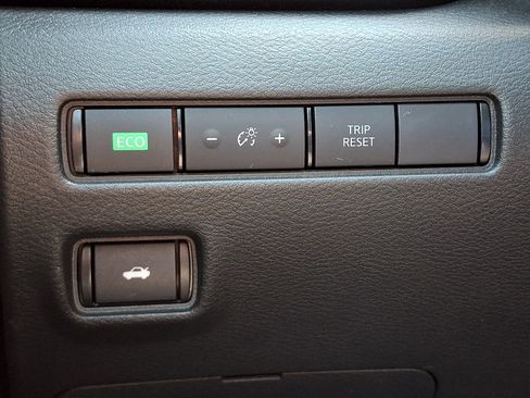 Used 2022 Nissan Sentra SV w/ All-Weather Package FWD image 28