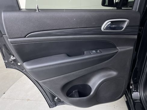 Used 2019 Jeep Grand Cherokee Altitude AWD/4WD image 20