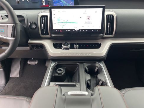 New 2025 Ford Expedition Active image 13