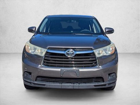 Used 2014 Toyota Highlander LE image 2
