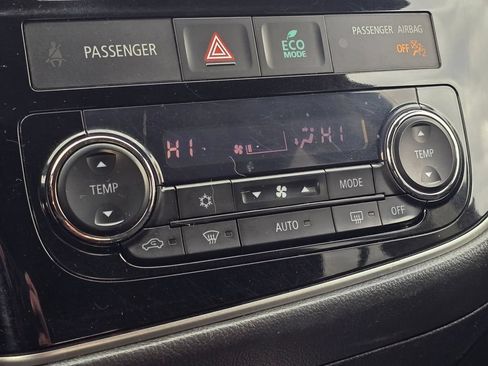 Used 2018 Mitsubishi Outlander ES FWD image 33