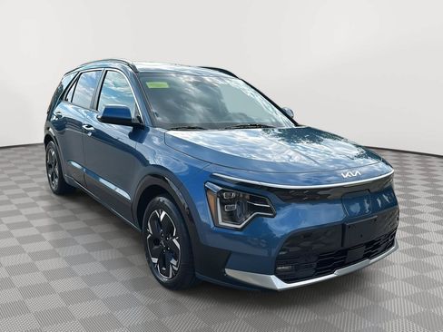 Used 2023 Kia Niro Wave w/ Wave Preserve Package FWD image 3