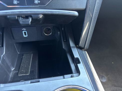 Used 2018 Ford Explorer XLT w/ Equipment Group 202A AWD/4WD image 21