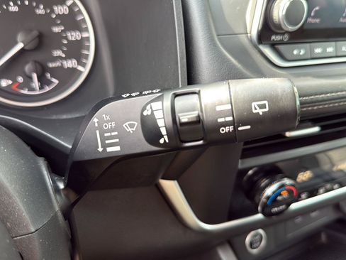 Used 2023 Nissan Rogue SV FWD image 21