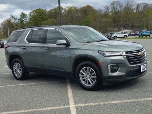 Used 2023 Chevrolet Traverse LT w/ LPO, Floor Liner Package AWD/4WD image 2