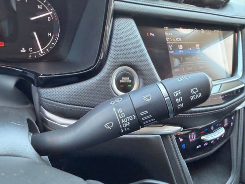 Used 2019 Cadillac XT5 Premium Luxury AWD/4WD image 17