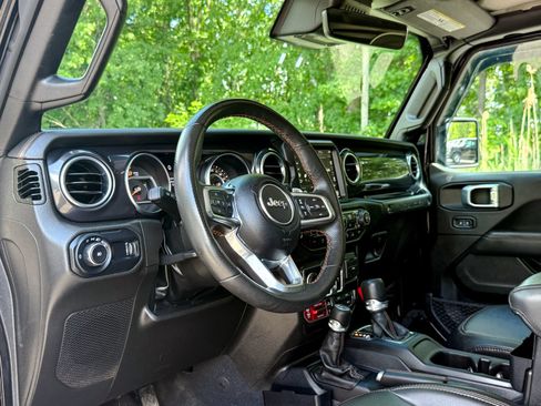 Used 2023 Jeep Wrangler Unlimited Rubicon 392 w/ Trailer Tow Package AWD/4WD image 18