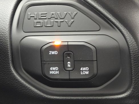 New 2026 RAM 2500 Laramie AWD/4WD image 36