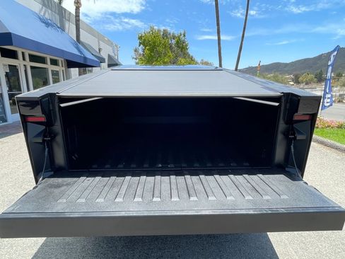 Used 2025 Tesla Cybertruck Cyberbeast AWD/4WD image 9