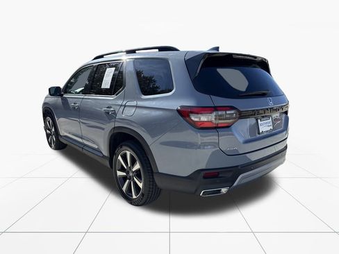 Used 2023 Honda Pilot Touring image 6