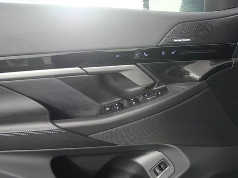 Certified 2025 BMW 530i image 9