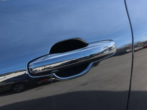 Used 2025 Volvo XC60 B5 Plus image 9