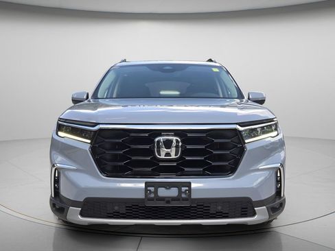 Certified 2025 Honda Pilot Touring image 5