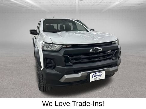 Used 2024 Chevrolet Colorado Trail Boss w/ Advanced Trailering Package AWD/4WD image 3