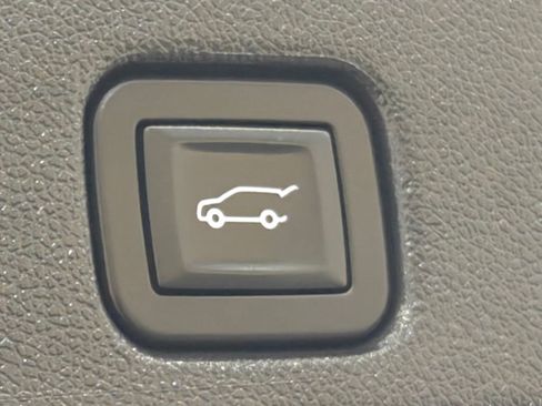 Used 2025 GMC Acadia Elevation w/ Elevation Premium Package FWD image 33