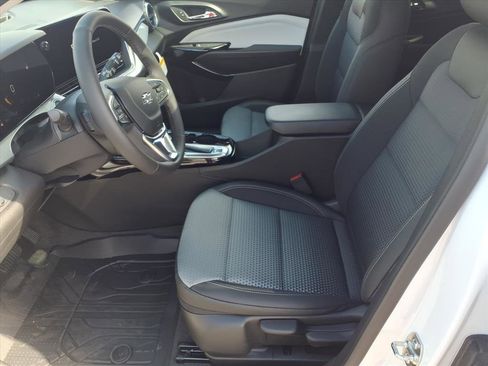 New 2026 Chevrolet Trax LT w/ Sunroof Package image 5