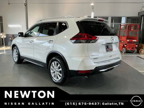 Used 2018 Nissan Rogue SV w/ Premium Package FWD image 21