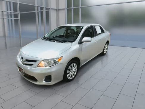 Used 2012 Toyota Corolla LE FWD image 4