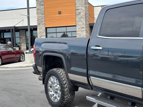 Used 2018 GMC Sierra 2500 Denali w/ Duramax Plus Package AWD/4WD image 3