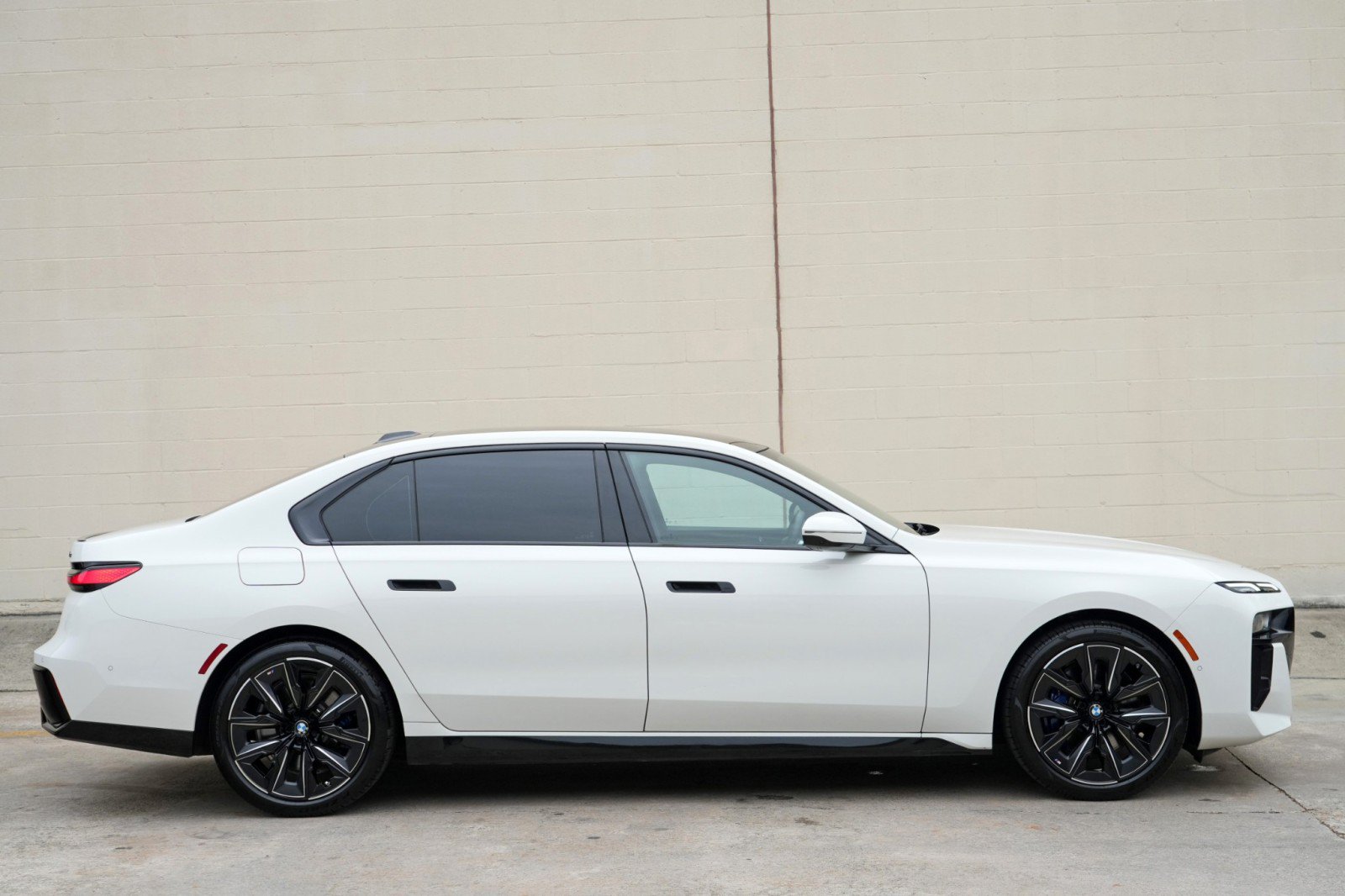 Used 2023 BMW 740i RWD image 66