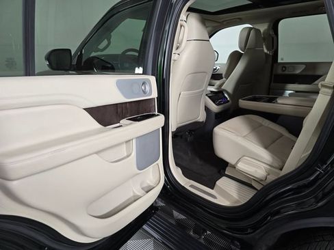 Used 2021 Lincoln Navigator Reserve w/ Luxury Package AWD/4WD image 17