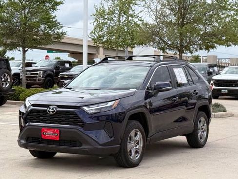Used 2025 Toyota RAV4 XLE w/ Convenience Package image 6