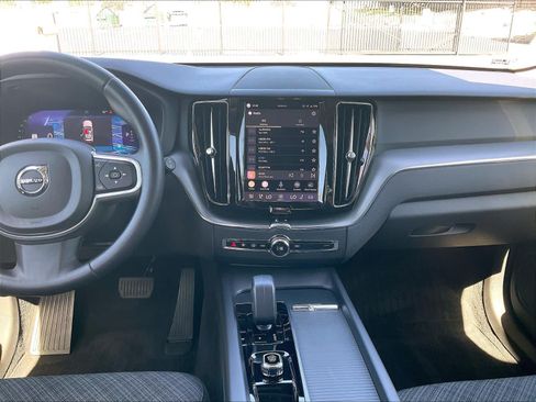 Used 2023 Volvo XC60 B5 Core AWD/4WD image 9
