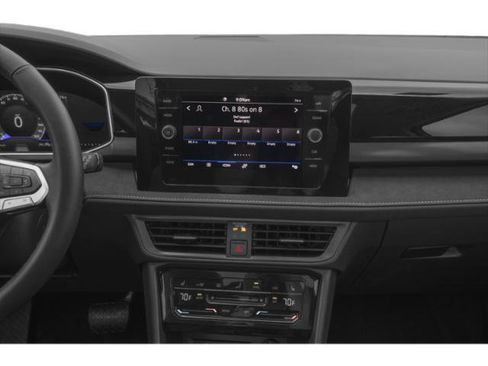 Used 2025 Volkswagen Taos SE AWD/4WD image 9