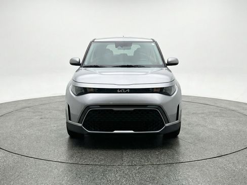 Used 2025 Kia Soul LX w/ LX Technology Package FWD image 2