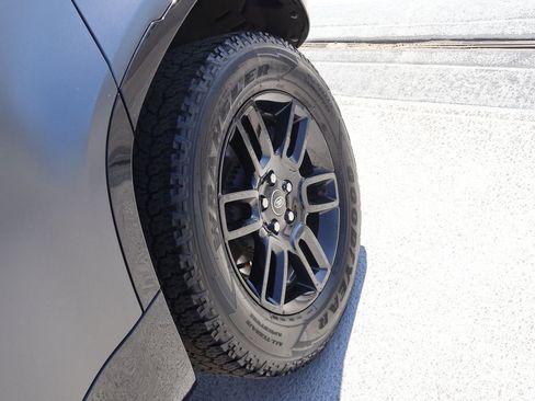 Certified 2024 Land Rover Defender 110 X-Dynamic SE image 39