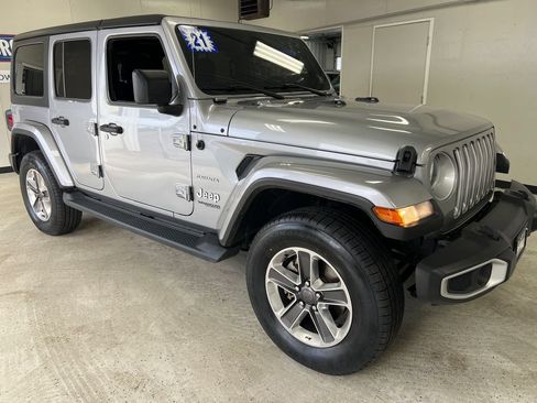 Used 2021 Jeep Wrangler Unlimited Sahara AWD/4WD image 4