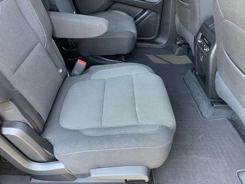 Used 2023 Chevrolet Traverse LT image 11