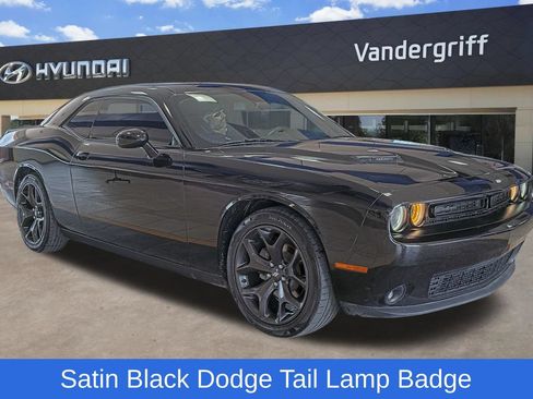 Used 2020 Dodge Challenger SXT w/ Blacktop Package RWD image 4